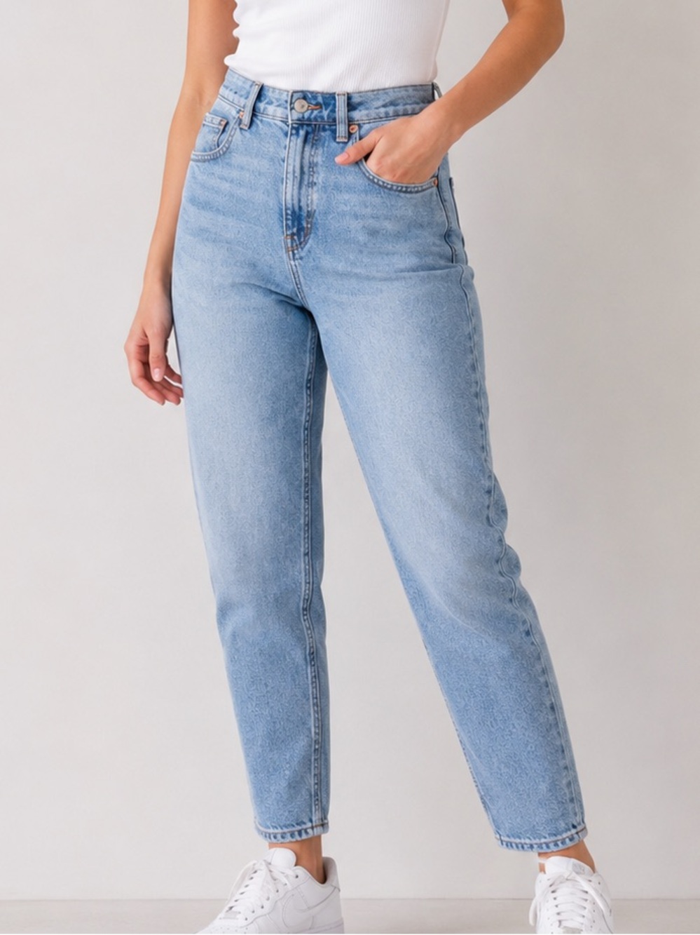 American Eagle High Rise Mom Jeans Blue Relaxed Tapered Denim Size 2